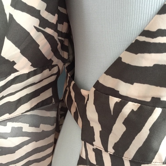 Banana Republic Factory wrap dress - Picture 3 of 7